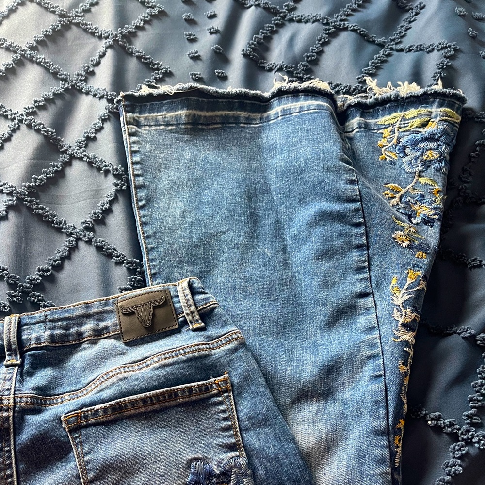 L&B Distressed Bohemian Bell bottom Blue Jeans with Floral Embroidery - Picture 8 of 8